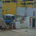 Motociclista-e-atingido-por-caminhao-desgovernado-em-Guanambi-Foto-Achei-Sudoeste-300x200-1