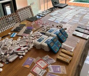 Policia-Civil-desarticula-esquema-de-crimes-ciberneticos-e-lavagem-de-dinheiro-em-Vitoria-da-Conquista.jpg1_-300x255-1