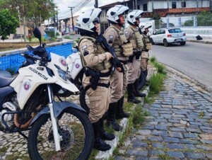 Policia-Militar-esquadrao-de-motocivletas-na-Micareta2-300x226-1