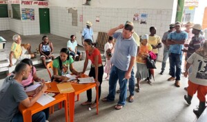 Prefeitura-de-Feira-distribui-racao-animal-na-zona-rural2-300x177-1