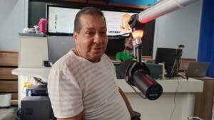 Professor-Edilson-Veloso-Foto-Iasmin-Santos-Acorda-Cidade-300x169-1
