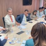 Reuniao-de-deputados-com-a-Coelba-300x193-1