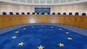 Testemunhas-sem-rosto-e-devido-processo-legal-o-caso-Snijders-vs.-Paises-Baixos-300x169-1