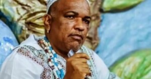 babalorixa-Ademario-Costa-de-56-anos-300x158-1