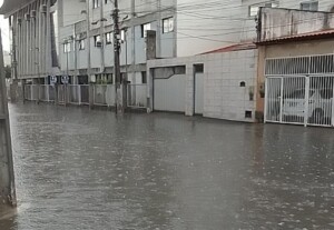 estragos-da-chuva-Brasilia-Foto-Redes-Sociais-300x207-1