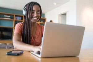 estudante-estudar-tecnologia-curso-300x200-2