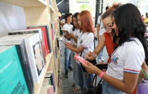 estudantes-rede-estadual-vale-livros-300x190-1