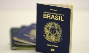 passaporte-brasileiro_mcamgo_abr_140220221818-3-marcelo-camargo-agencia-brasil-640-300x179-1