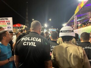 policias-civil-e-militar-na-micareta-de-feira-300x225-1