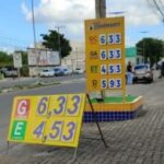 posto-de-combustivel-preco-da-gasolina-ft-Ed-Santos-acorda-cidade-300x195-2