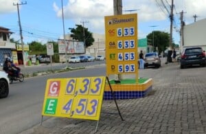 posto-de-combustivel-preco-da-gasolina-ft-Ed-Santos-acorda-cidade-300x195-2