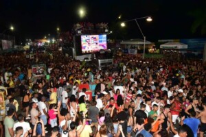 show-de-ivete-micareta-de-feira-foto-ed-santos-acorda-cidade-300x200-1