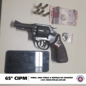 65a-CIPM-prende-homem-por-porte-ilegal-de-arma-de-fogo-durante-a-Operacao-Alcateia-Foto-Ascom-CPRL-300x300-1