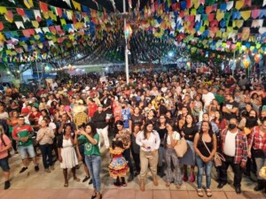 Abertura-do-arraia-do-comercio-Foto-Ney-Silva-Acorda-Cidade-5-300x225-1