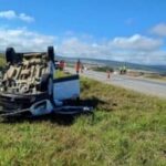 Acidente-entre-carro-e-carreta-deixa-uma-pessoa-morta-em-Vitoria-da-Conquista-Foto-Reproducao-PRF-300x200-1