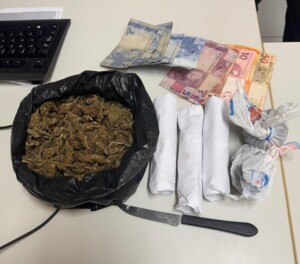 Adolescente-apreendido-por-trafico-de-drogas-Foto-Policia-Civil-300x264-1