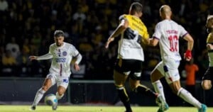 Bahia-volta-a-vencer-o-Criciuma-foto-Tiago-Caldas-ec-bahia-copa-do-br-300x158-1