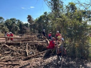 Bombeiros-baianos-no-Rio-Grande-do-Sul-300x225-1