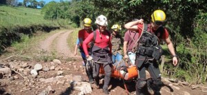 Bombeiros-baianos-trabalhando-em-enchentes-no-RS-Foto-Bombeiros-Militares-300x138-2