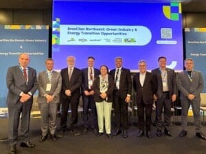 Comitiva-baiana-se-reune-com-empresarios-alemaes-para-apresentar-oportunidades-de-parcerias-e-investimentos-Foto-Eudes-Benicio-GOVBA-300x225-1