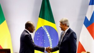 Encontro-entre-governador-Jeronimo-Rodrigues-e-presidente-do-Benin-fortalece-negocios-entre-a-Bahia-e-o-pais-africano-Foto-Matheus-Landim-GOVBA-300x169-1