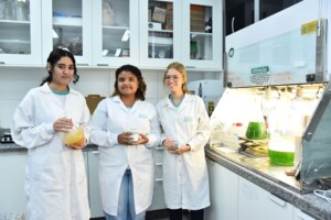 Estudantes-SESI-ISEF-Foto-Antonio-Cavalcante-Coperphoto-Sistema-FIEB-300x200-1