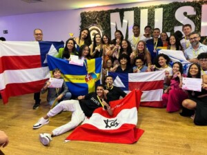 Estudantes-baianos-da-rede-estadual-sao-premiados-900x675-1-300x225-1