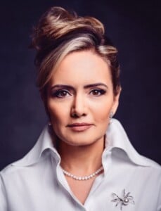 Foto-Isabelle-escritora-229x300-1