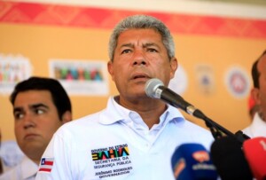 Governador-Jeronimo-Rodrigues-Fotos-Mateus-Landim-GOVBA-300x203-1
