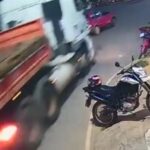 Homem-e-crianca-sao-salvos-de-acidente-envolvendo-uma-carreta-na-BA-142-em-Ituacu-Foto-Achei-Sudoeste-300x200-1
