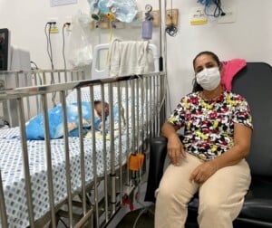 Hospital-2-de-Julho-ja-atendeu-mais-de-760-pacientes-vitimas-de-Bronquiolite-nos-primeiros-meses-do-ano-Foto-Ascom.jpeg1_-300x252-1