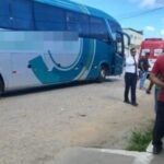 Idoso-morre-em-onibus-intermunicipal-apos-passar-mal-no-entroncamento-de-Jaguaquara-Foto-Blog-Marcos-Frahm-300x229-1