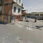 Jovem-e-retirada-de-casa-por-grupo-e-morta-a-tiros-no-suburbio-de-Salvador-Foto-Google-Maps-300x158-1