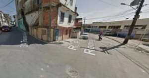 Jovem-e-retirada-de-casa-por-grupo-e-morta-a-tiros-no-suburbio-de-Salvador-Foto-Google-Maps-300x158-1