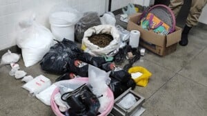 Laboratorio-de-drogas-em-feira-de-santana-ft-Ed-Santos-Acorda-Cidade-300x169-1