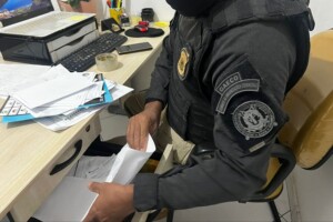 MP-e-SSP-prendem-PM-da-reserva-suspeito-de-envolvimento-com-grupos-de-exterminio-e-jogos-de-azar-Foto-Poliana-Lima-300x200-1