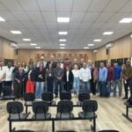 Membros-da-mesa-e-grupos-participantes-da-plenaria-1-300x225-1