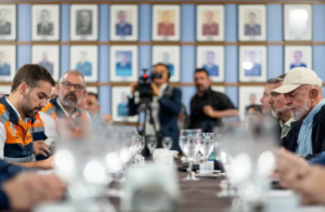 O-presidente-Lula-durante-visita-ao-Rio-Grande-do-Sul-no-comeco-de-maio-E28094-Foto-Mauricio-Tonetto-Secom-300x196-1