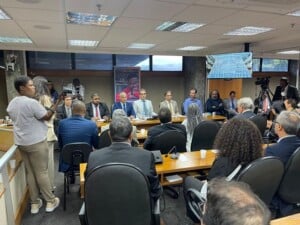 Pablo-Roberto-diz-que-audiencia-sobre-programa-Bahia-pela-Paz-foi-E28098importante-para-seguranca-no-estado-300x225-1
