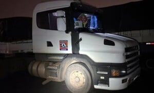 Policia-apreende-52-kg-de-de-cocaina-e-crack-em-carreta-com-donativos-para-o-Rio-Grande-do-Sul-Foto-PRF-300x182-1