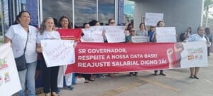 Servidores-da-Saude-realizam-protesto-Foto-Paulo-Jose-Acorda-Cidade-300x135-1
