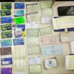 Suspeito-de-extorsao-e-flagrado-com-cartoes-e-documentos-de-terceiros-Foto-Ascom-PC-300x169-1
