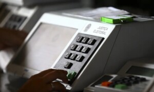 Urna-eletronica-Foto-Marcelo-Camargo-Agencia-Brasil-300x180-1