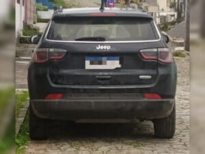 Veiculo-de-vereador-agredido-por-assaltantes-e-encontrado-na-Ilha-de-Itaparica-Foto-Reproducao-300x225-1