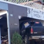 Veiculo-de-vereador-colide-em-muro-e-invade-hortifruti-em-Brumado-Foto-Achei-Sudoeste-300x200-1
