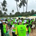 Voluntarios-se-unem-para-a-primeira-Limpeza-das-Praias-Guarajuba-em-acao-de-conscientizacao-ambiental-Foto-Divulgacao-300x225-1