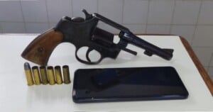 acusado-de-homicidio-morto-na-Bahia-armas-ssp-300x158-1