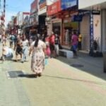 comercio-de-feira-fim-de-ano-foto-ney-silva-acorda-cidade-30-2023-300x175-1