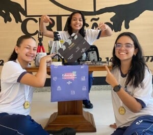 escola-baiana-e-vencedora-do-Desafio-Jovem-Empreendedor-do-Sebrae-300x264-1