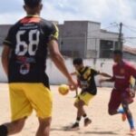 jogando-futebol-300x164-1